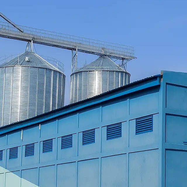 Les deux silos de stockage de 1 000 tonnes